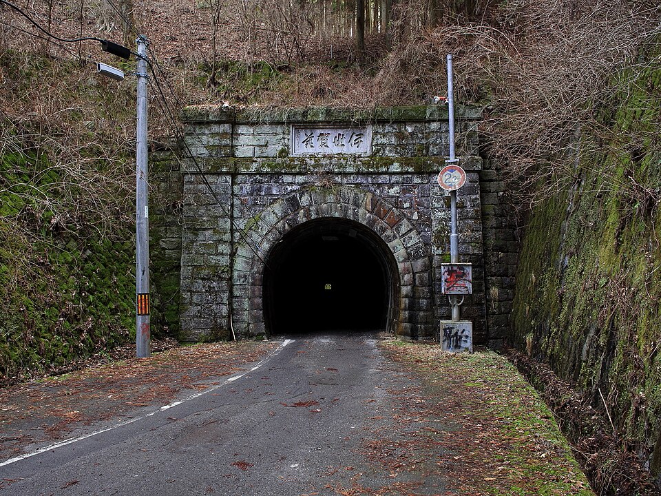 旧伊勢神峠林道（旧東海道・伊勢神隧道周辺）
